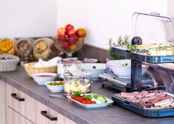 Sachsenhof - - Fruehstueck Buchbar - Nur 700m Vom Gesundheitsbad Actinon باد شليما